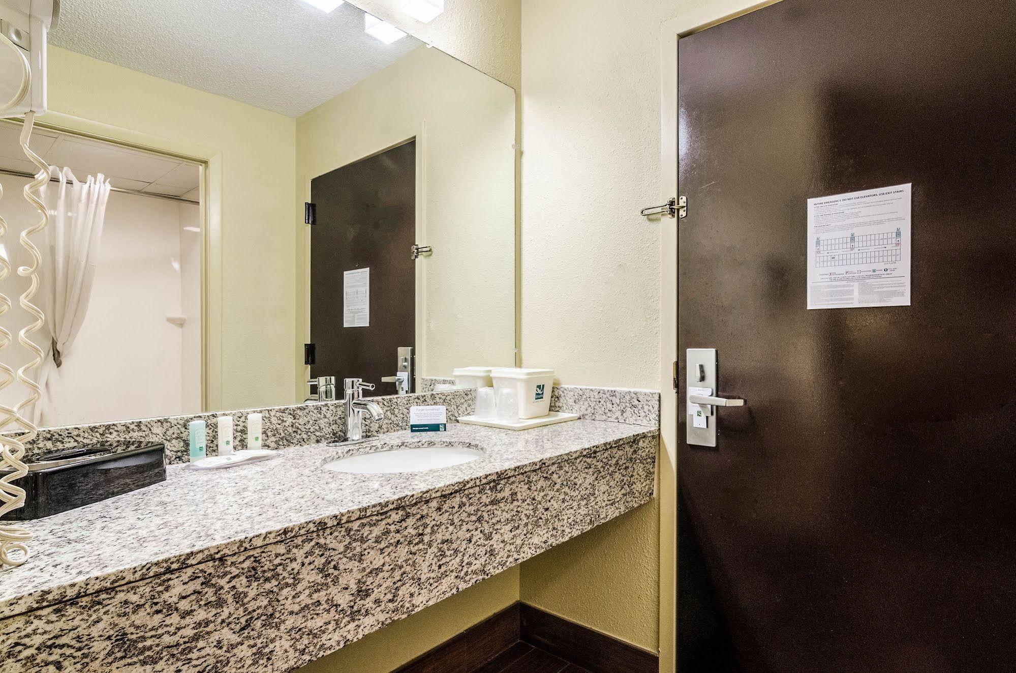 Quality Inn Whiteville North מראה חיצוני תמונה