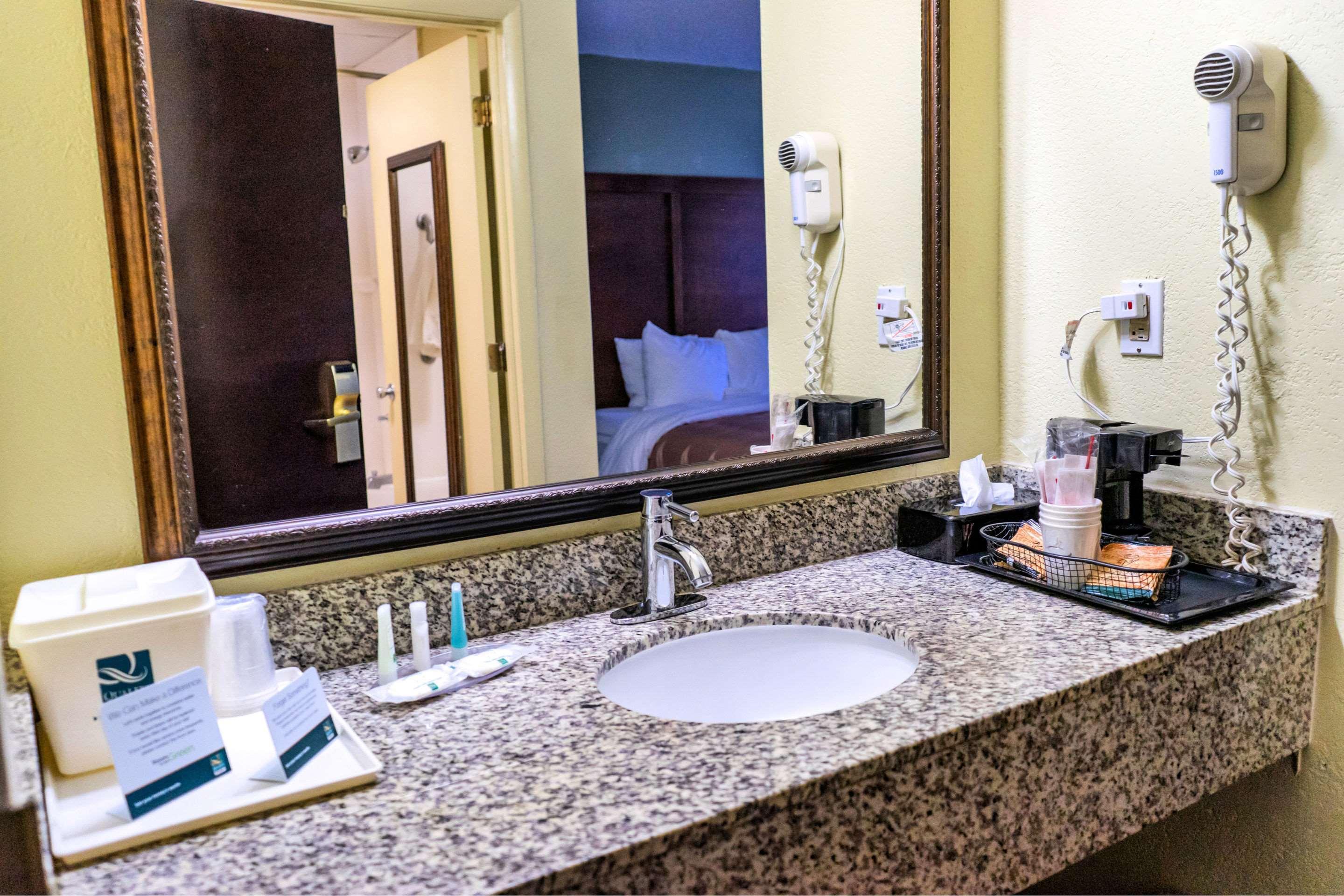 Quality Inn Whiteville North מראה חיצוני תמונה